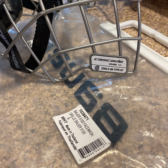 Bauer 5100 Facemask Grille White Hockey M or L :UNSURE OF SIZE - Picture 4 of 17